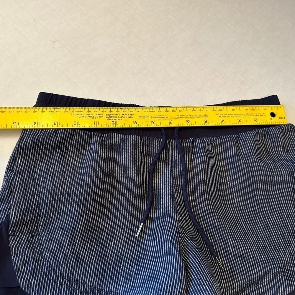 Athleta women’s blue beach side Bali linen‎ shorts in navy striped Sz 2. K20